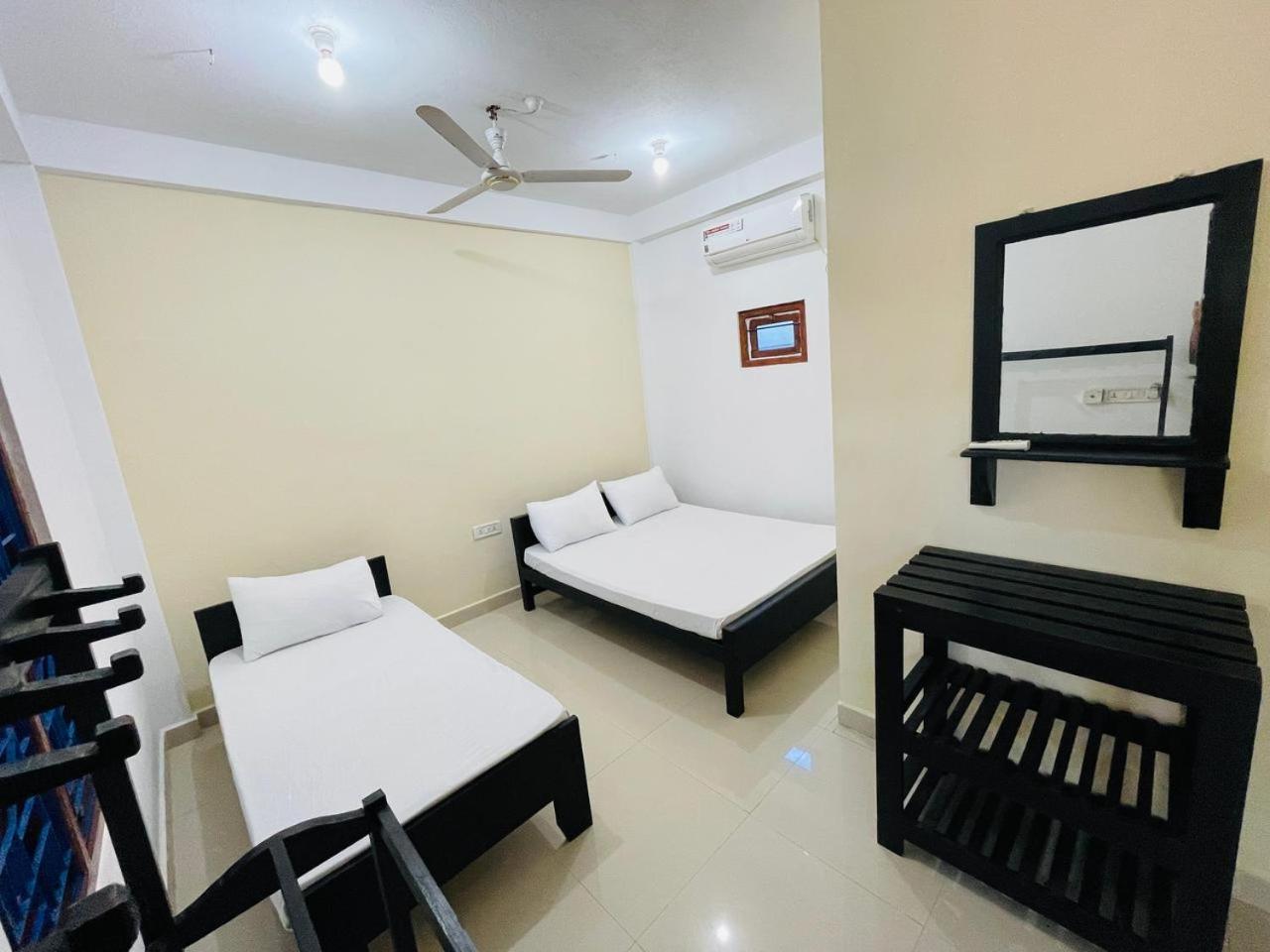 Natraj Guest House Тринкомали Экстерьер фото