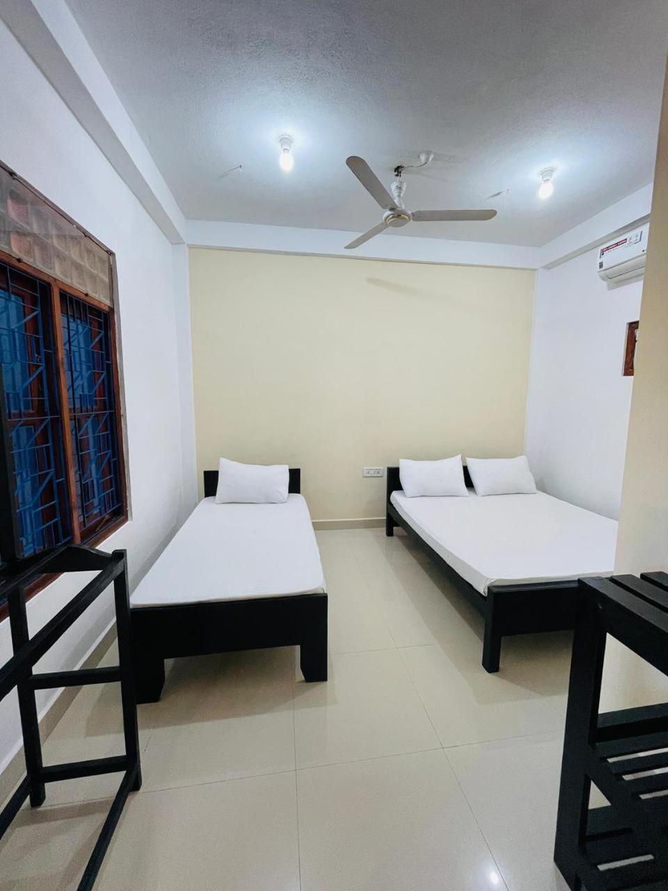 Natraj Guest House Тринкомали Экстерьер фото