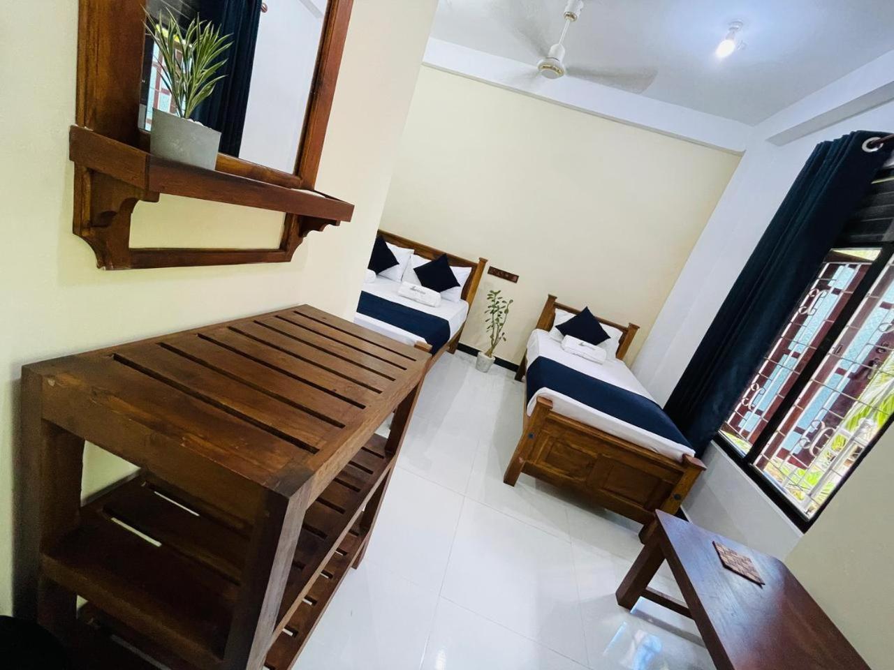 Natraj Guest House Тринкомали Экстерьер фото