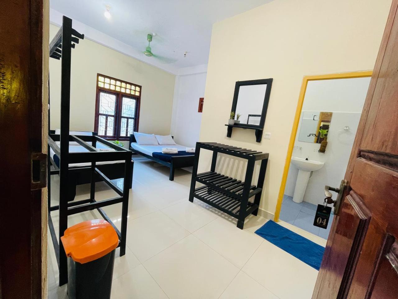 Natraj Guest House Тринкомали Экстерьер фото