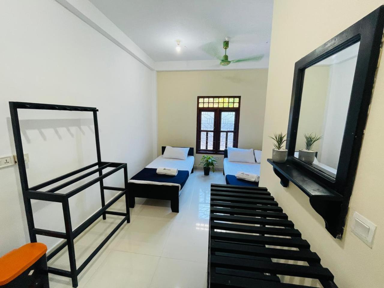 Natraj Guest House Тринкомали Экстерьер фото