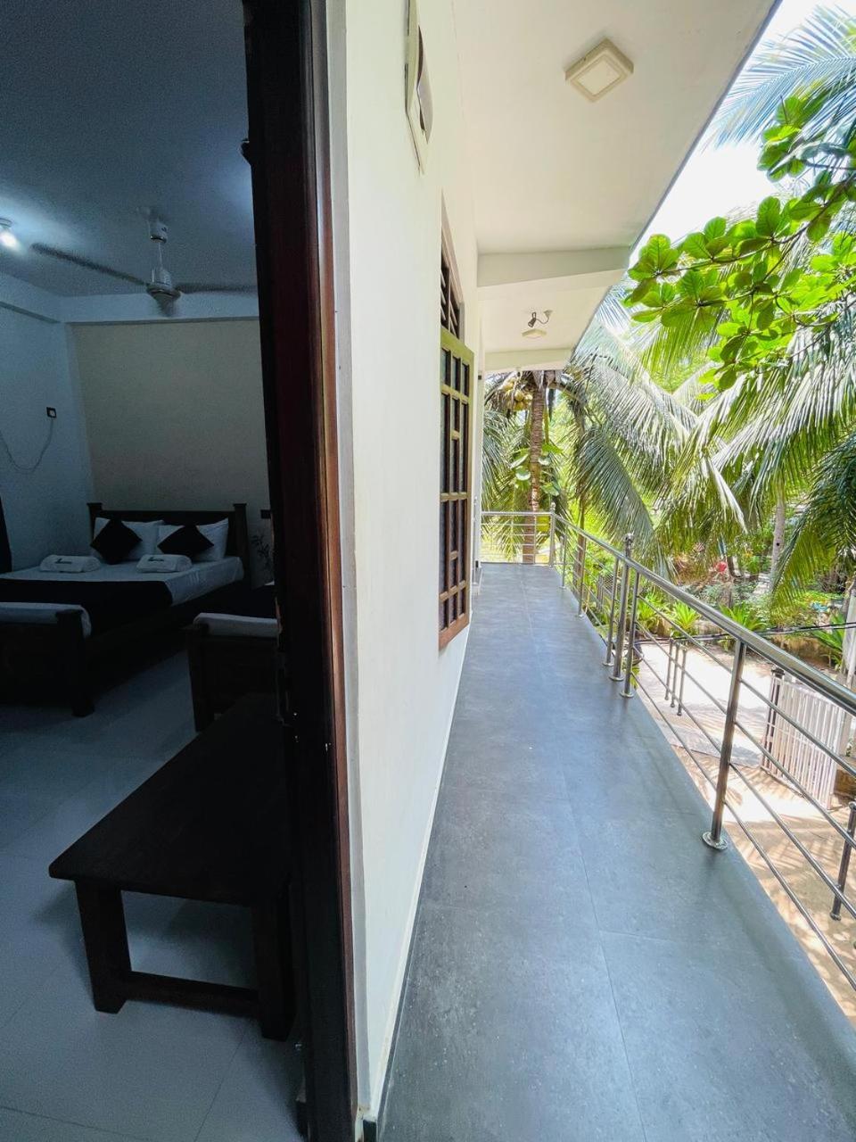 Natraj Guest House Тринкомали Экстерьер фото