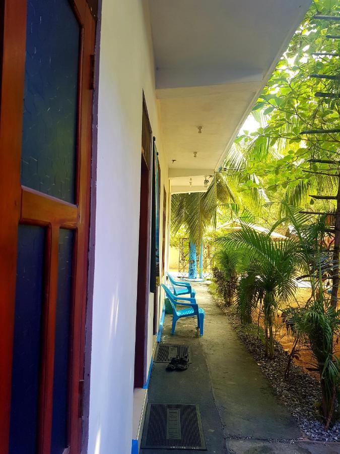 Natraj Guest House Тринкомали Экстерьер фото